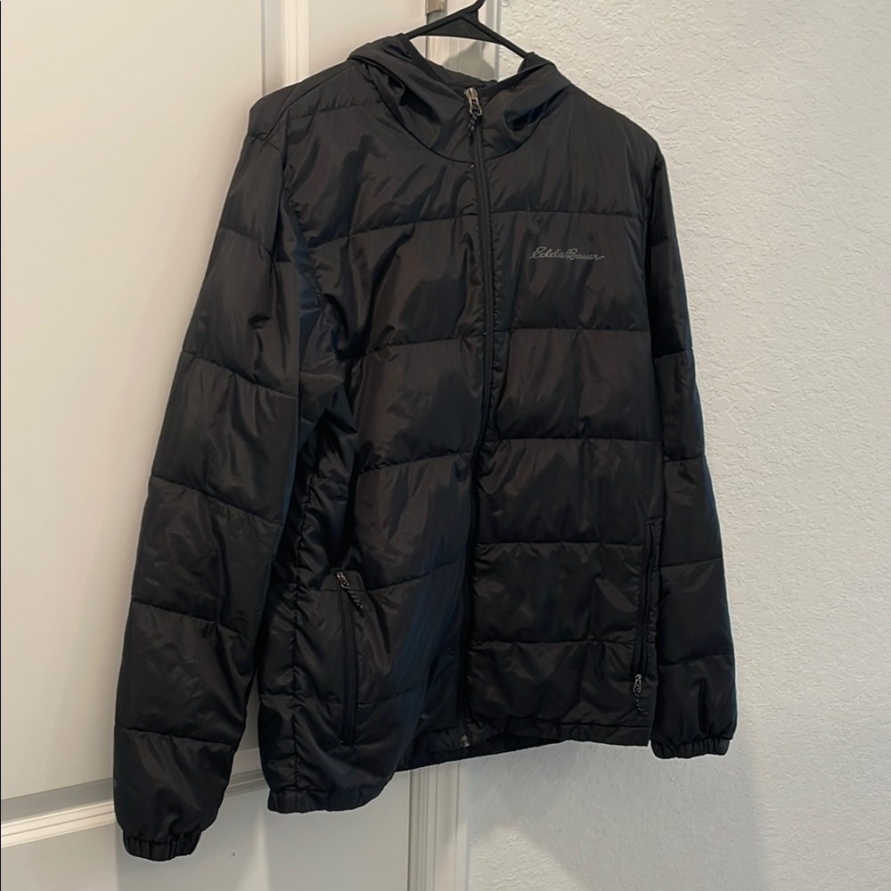 Like New - Eddie Bauer Men's CirrusLite Down Hooded Jacket, Black